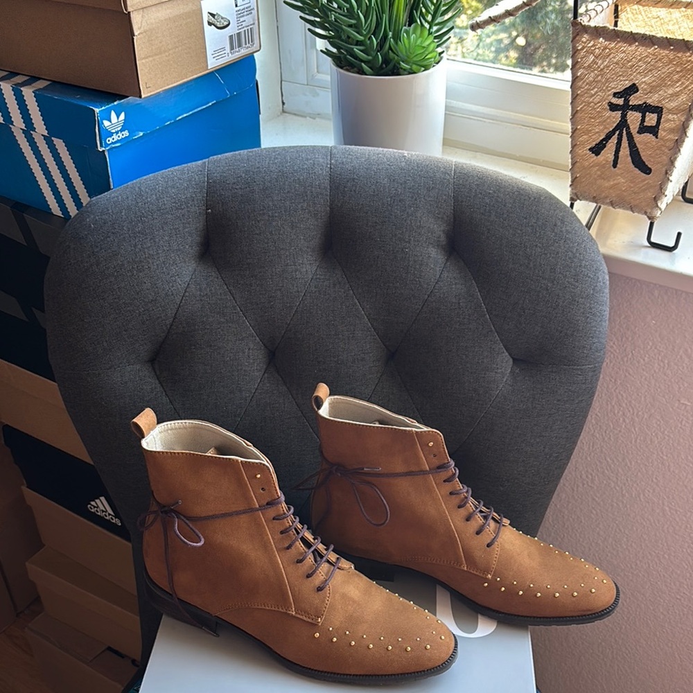 Women’s  Brown Leather Boots